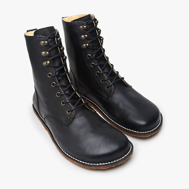 The Adventurer Boot para Mujer, Black - el par en tres cuartos