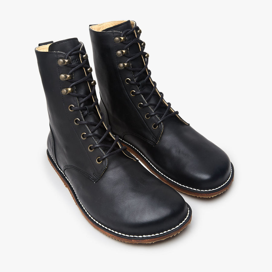 The Adventurer Boot para Mujer, Black - el par en tres cuartos